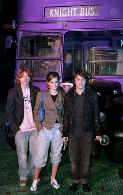 Rupert, Emma e Daniel
O trio posando para foto na festa de lan�amento do DVD do filme III.
