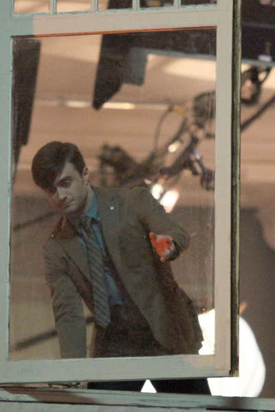 normal_On-the-Set-of-The-F-Word-August-29-2012-daniel-radcliffe-32010336-1707-2560.jpg