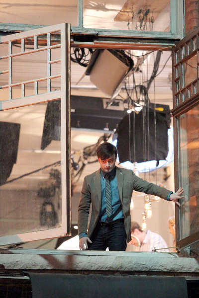 normal_On-the-Set-of-The-F-Word-August-29-2012-daniel-radcliffe-32010347-1707-2560.jpg