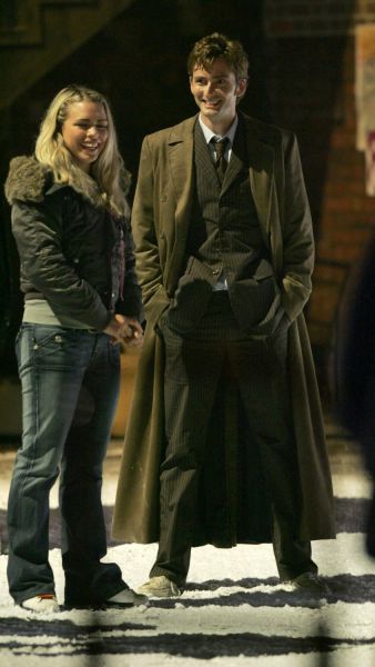 Doctor_Who_-_Christmas_Episodes_-_The_Christmas_Invasion_-_On_Set_(01).jpg