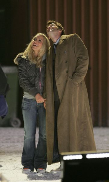 Doctor_Who_-_Christmas_Episodes_-_The_Christmas_Invasion_-_On_Set_(02).jpg