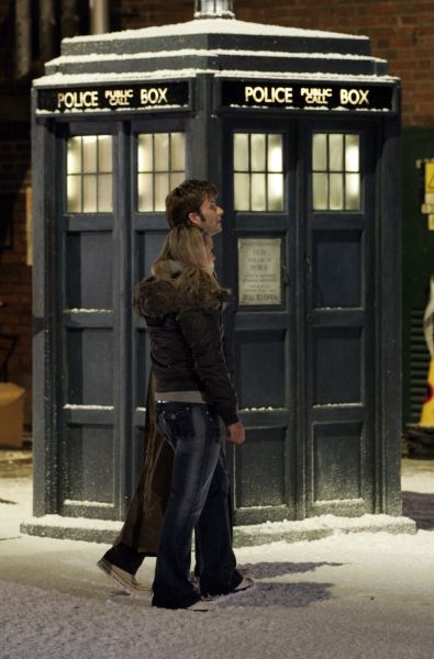 Doctor_Who_-_Christmas_Episodes_-_The_Christmas_Invasion_-_On_Set_(23).jpg