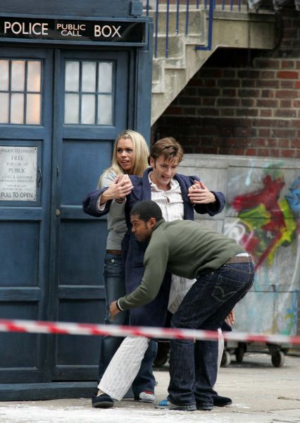 Doctor_Who_-_Christmas_Episodes_-_The_Christmas_Invasion_-_On_Set_(31).jpg