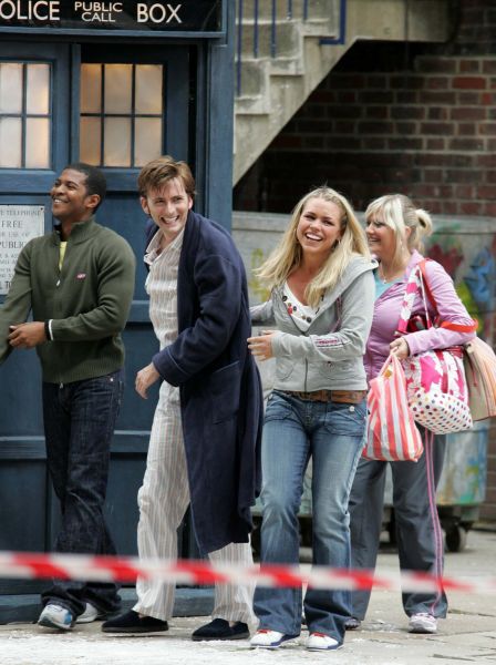 Doctor_Who_-_Christmas_Episodes_-_The_Christmas_Invasion_-_On_Set_(34).jpg