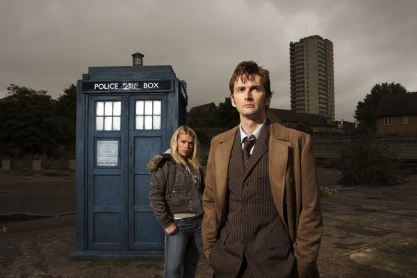Doctor_Who_-_Season_2_-_HQ_Images_-_Promotional_Photos_(09).jpg