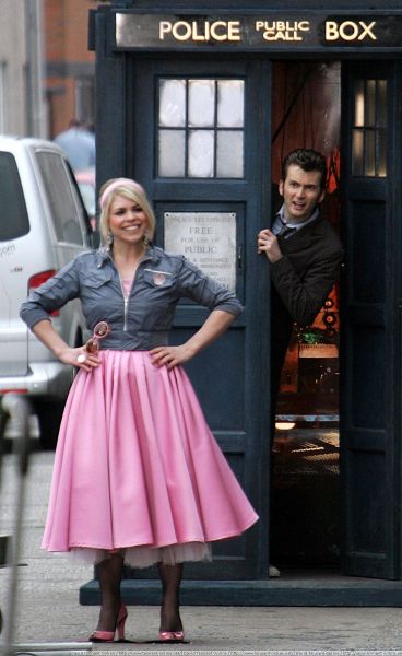Doctor_Who_-_Season_2_-_HQ_Images_-_On_Set_(various)_(27).jpg