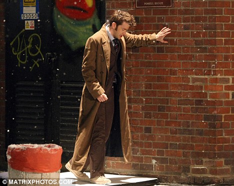 Doctor_Who_-_The_Specials_-_The_End_of_Days_(rumoured_title)_-_On_Set_-_15th_May_2009_(02).jpg