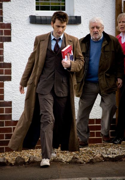 Doctor_Who_-_The_Specials_-_The_End_of_Days_(rumoured_title)_-_On_Set_-_early_April_2009_(06).jpg
