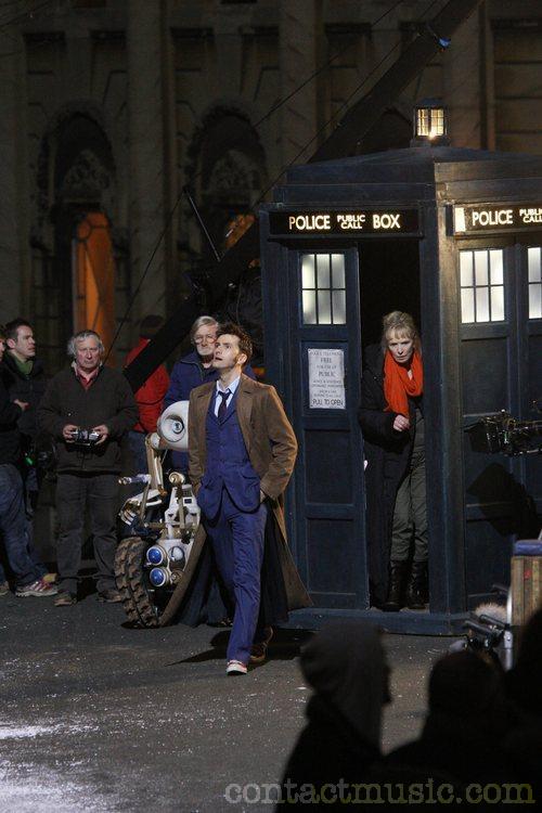 Doctor_Who_-_The_Specials_-_The_Waters_of_Mars_-_On_Set_-_late_February_2009_(17).jpg