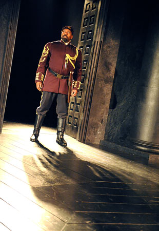 Lenny-Henry-as-Othello-at-001.jpg