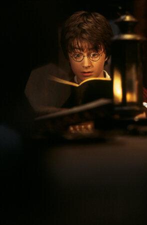 Harry lendo o di�rio
Palavras-chave: Harry Di�rio