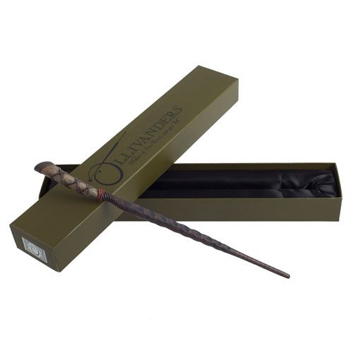 l_OLLIVANDERS_Collectibles_Wands_HarryPotter_HollyCollectibleWand_1230285.JPG